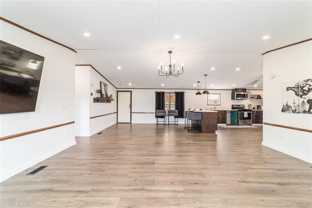 For Sale: $400,000 (3 beds, 2 baths, 1620 Square Feet)