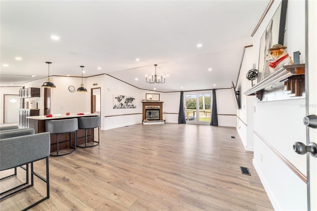 For Sale: $400,000 (3 beds, 2 baths, 1620 Square Feet)