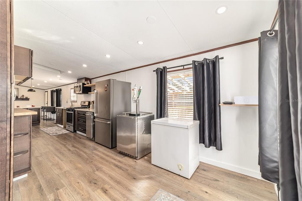 For Sale: $400,000 (3 beds, 2 baths, 1620 Square Feet)