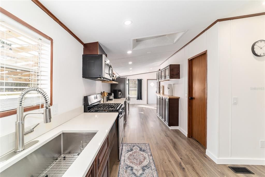 For Sale: $400,000 (3 beds, 2 baths, 1620 Square Feet)