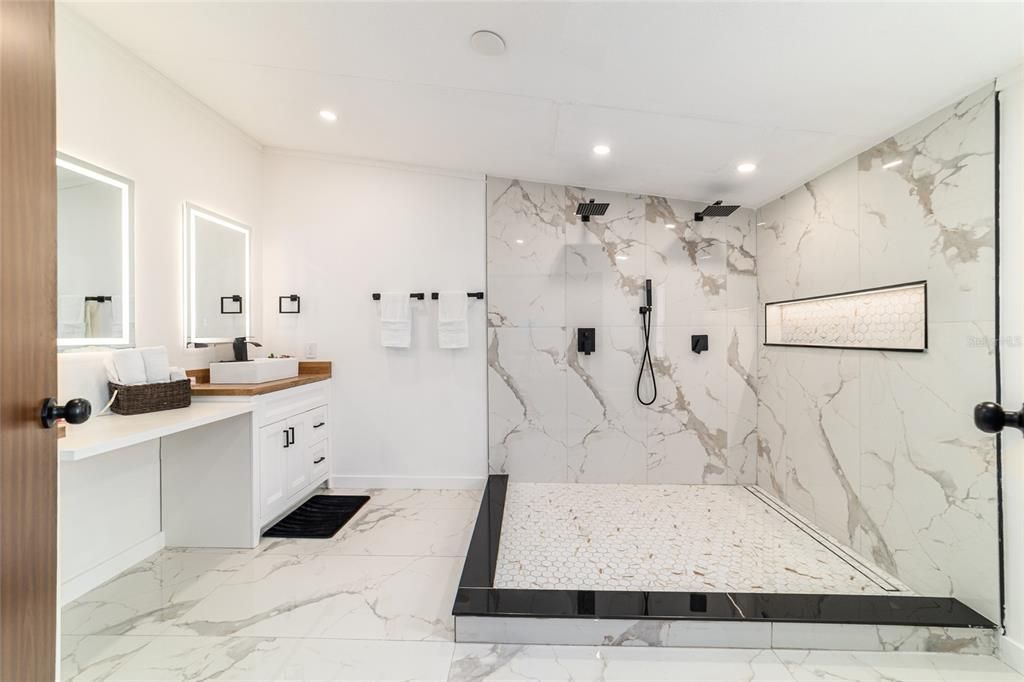 For Sale: $400,000 (3 beds, 2 baths, 1620 Square Feet)