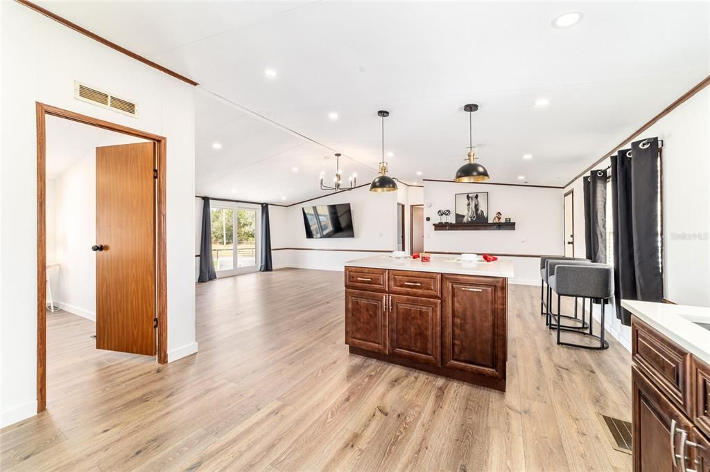 For Sale: $400,000 (3 beds, 2 baths, 1620 Square Feet)