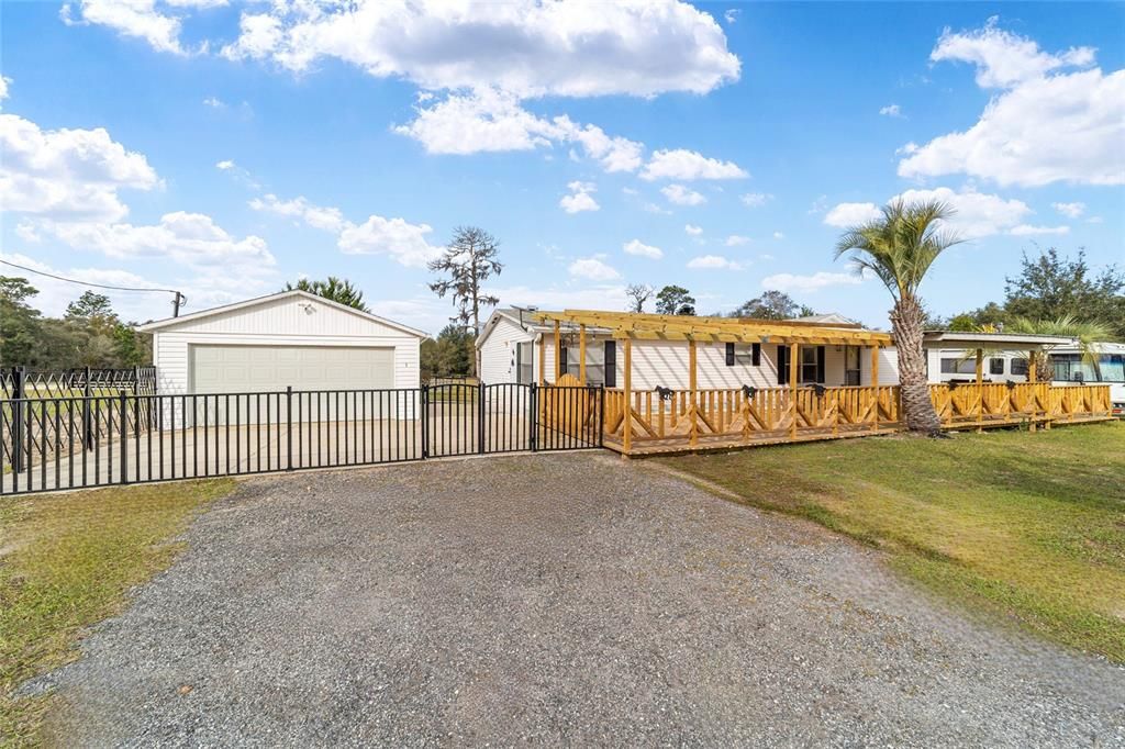 For Sale: $400,000 (3 beds, 2 baths, 1620 Square Feet)