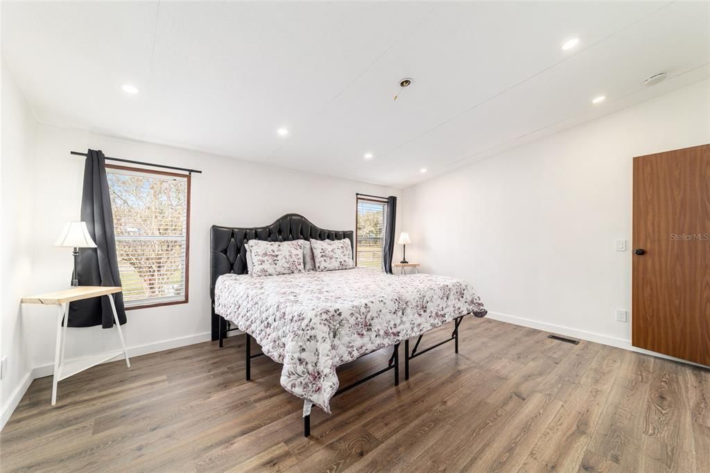 For Sale: $400,000 (3 beds, 2 baths, 1620 Square Feet)