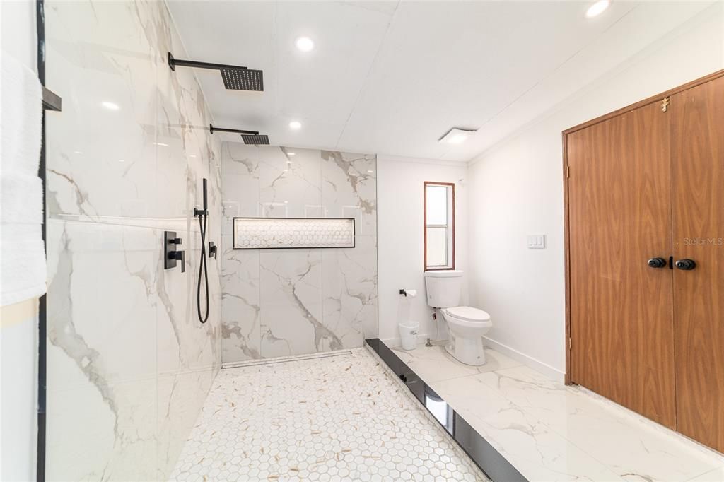 For Sale: $400,000 (3 beds, 2 baths, 1620 Square Feet)