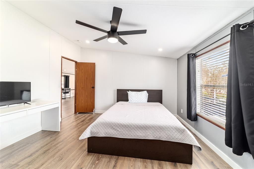 For Sale: $400,000 (3 beds, 2 baths, 1620 Square Feet)