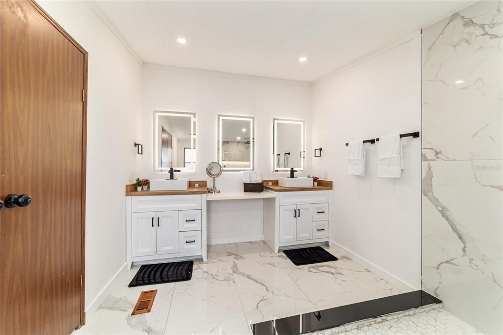 For Sale: $400,000 (3 beds, 2 baths, 1620 Square Feet)