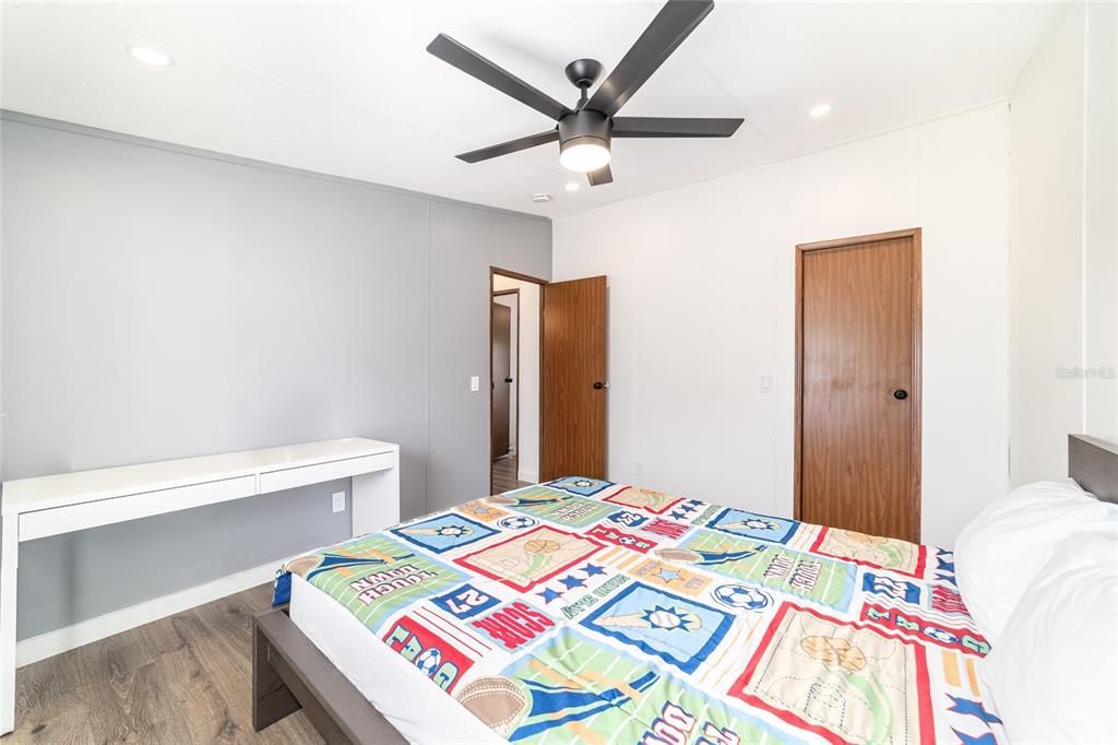 For Sale: $400,000 (3 beds, 2 baths, 1620 Square Feet)