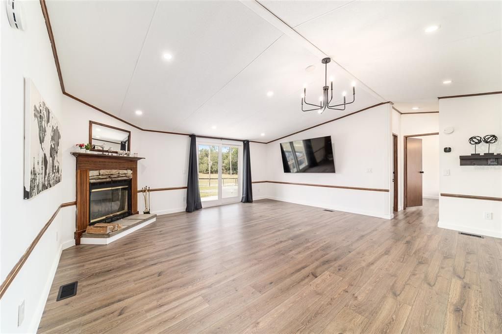 For Sale: $400,000 (3 beds, 2 baths, 1620 Square Feet)