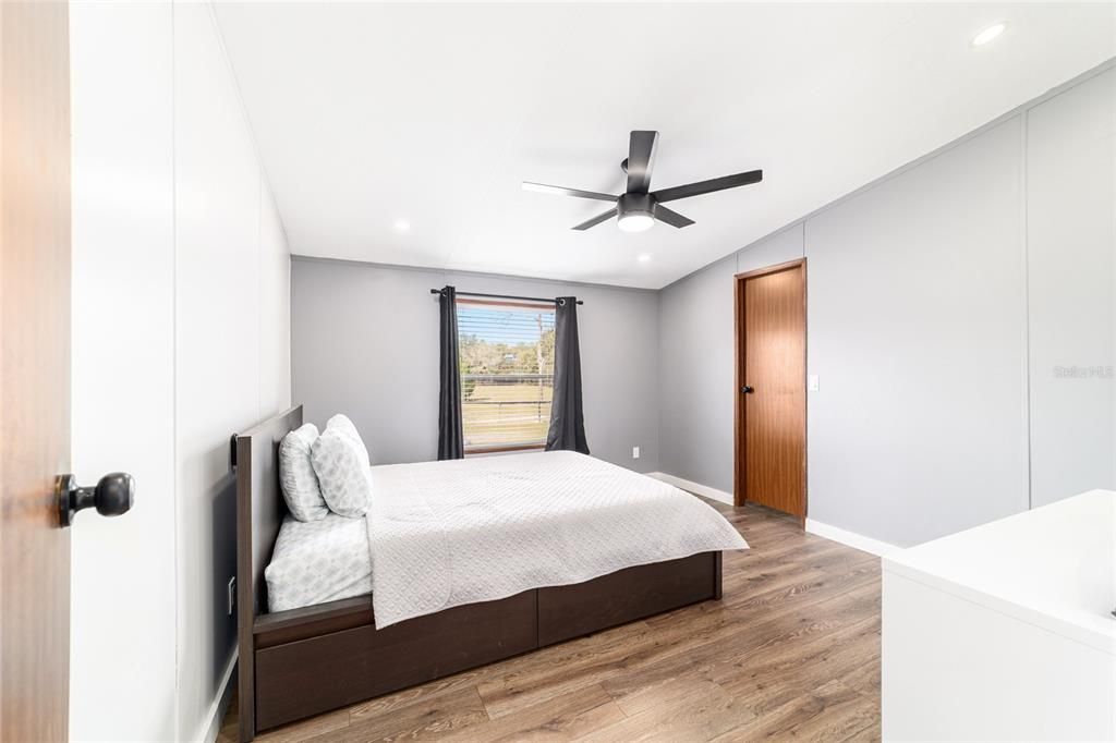 For Sale: $400,000 (3 beds, 2 baths, 1620 Square Feet)