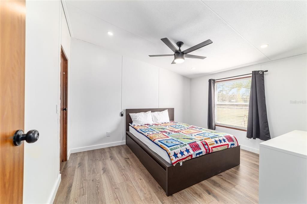 For Sale: $400,000 (3 beds, 2 baths, 1620 Square Feet)