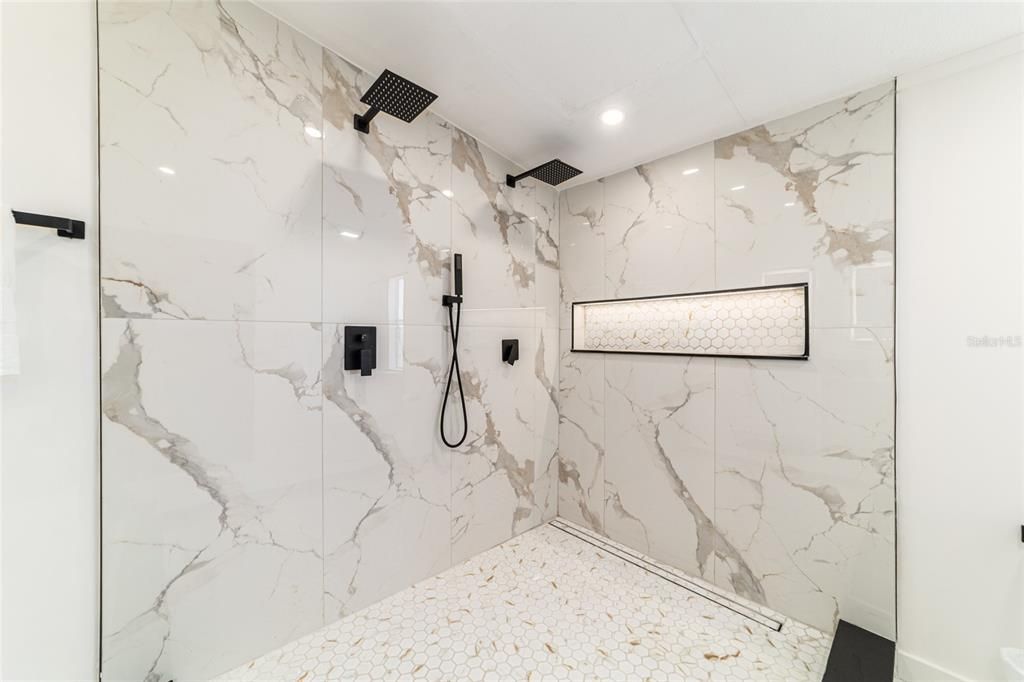 For Sale: $400,000 (3 beds, 2 baths, 1620 Square Feet)