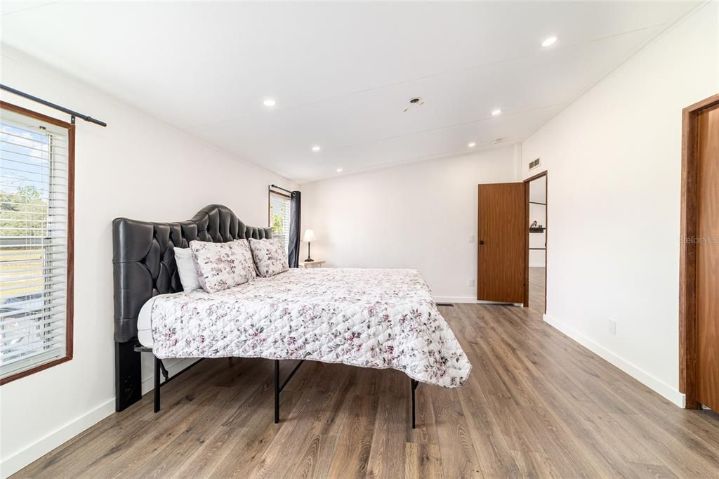 For Sale: $400,000 (3 beds, 2 baths, 1620 Square Feet)