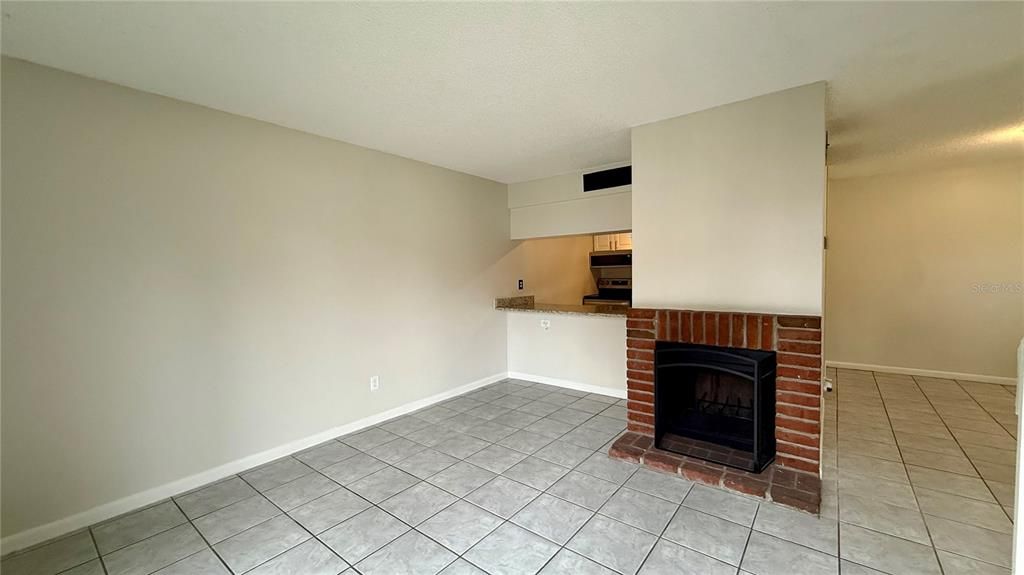 For Sale: $149,000 (2 beds, 1 baths, 996 Square Feet)