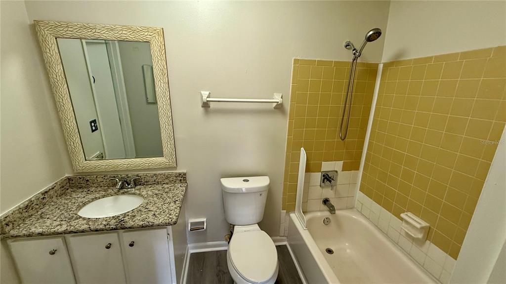 For Sale: $149,000 (2 beds, 1 baths, 996 Square Feet)