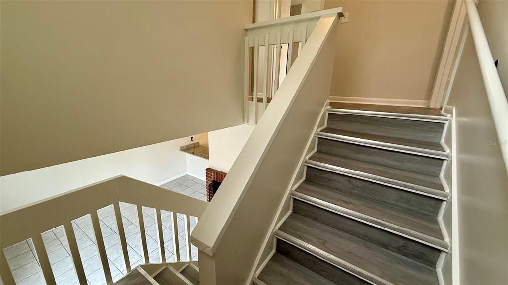 For Sale: $149,000 (2 beds, 1 baths, 996 Square Feet)