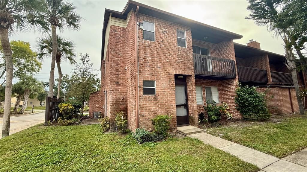 For Sale: $149,000 (2 beds, 1 baths, 996 Square Feet)