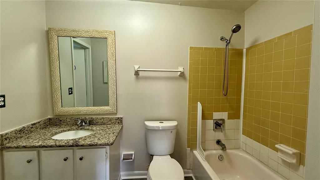 For Sale: $149,000 (2 beds, 1 baths, 996 Square Feet)