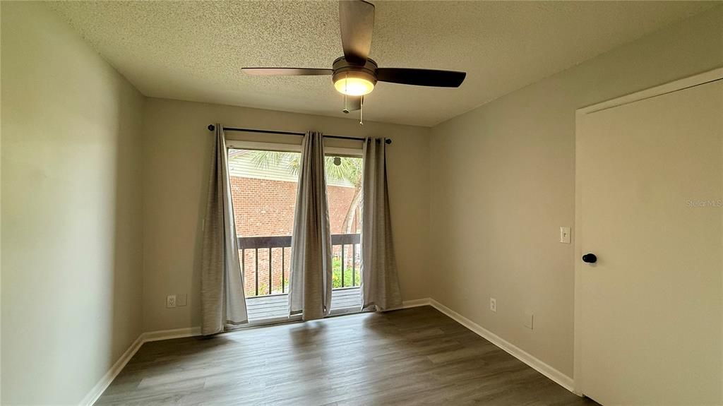 For Sale: $149,000 (2 beds, 1 baths, 996 Square Feet)