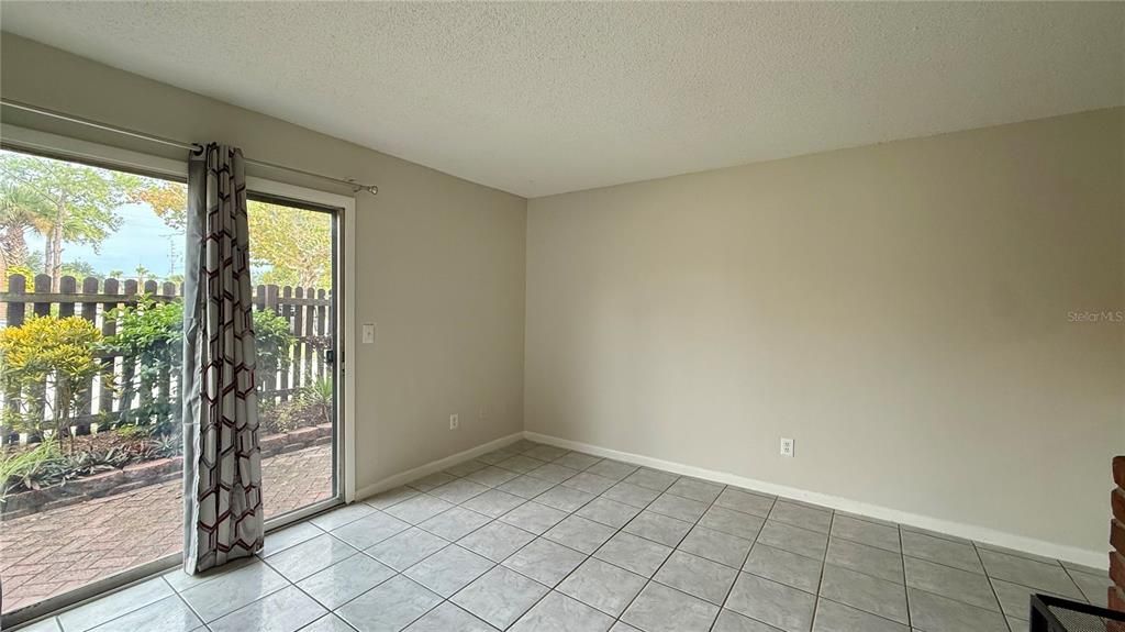 For Sale: $149,000 (2 beds, 1 baths, 996 Square Feet)