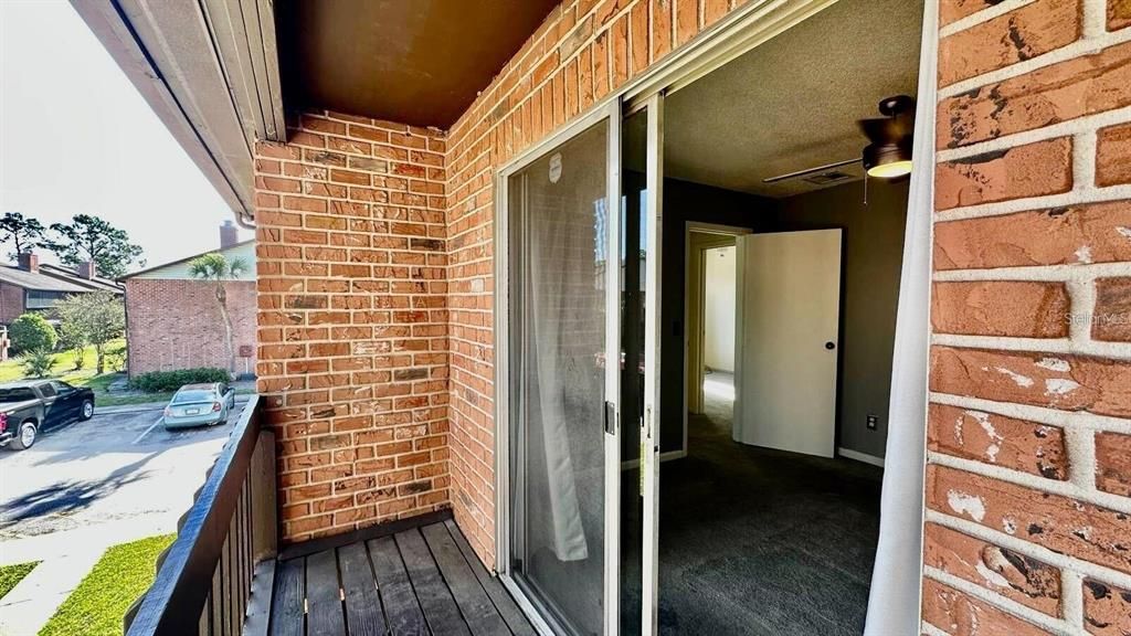 For Sale: $149,000 (2 beds, 1 baths, 996 Square Feet)