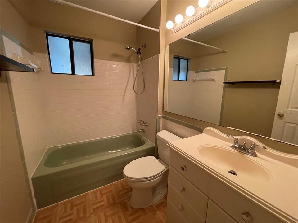 For Rent: $1,350 (1 beds, 1 baths, 735 Square Feet)
