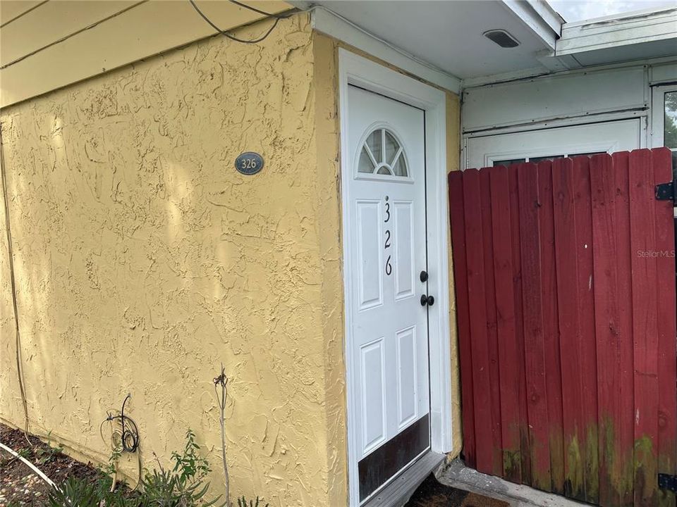 For Rent: $1,350 (1 beds, 1 baths, 735 Square Feet)