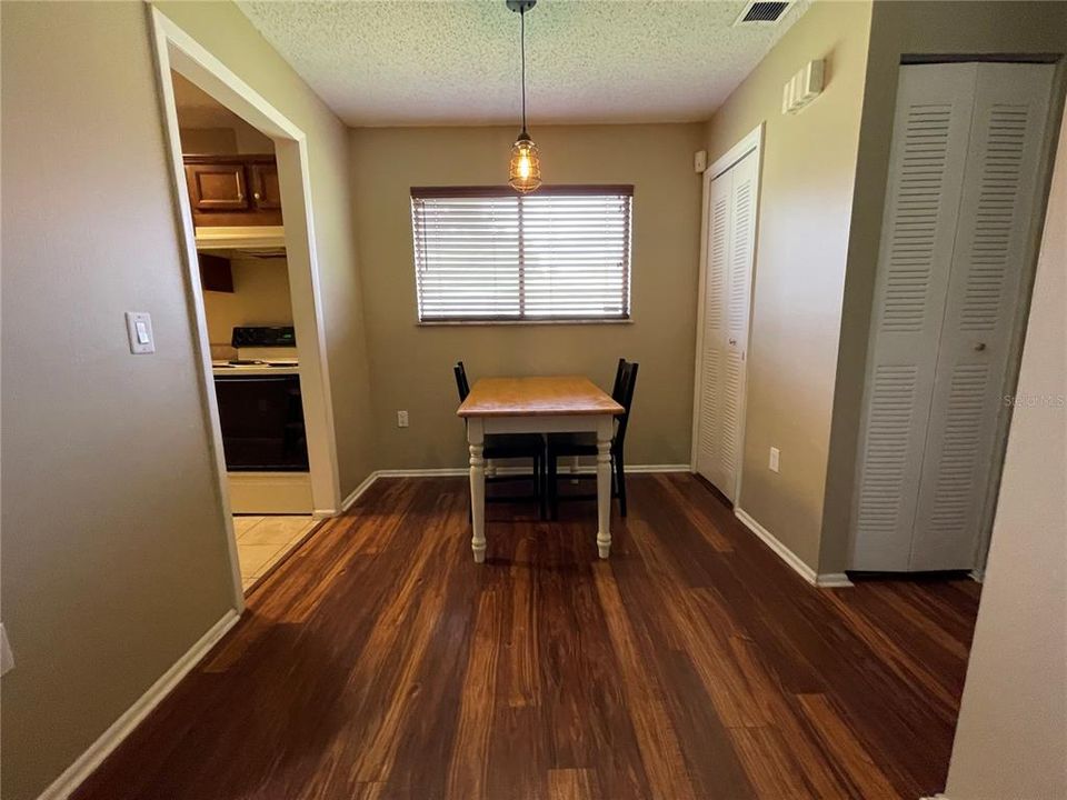 For Rent: $1,350 (1 beds, 1 baths, 735 Square Feet)