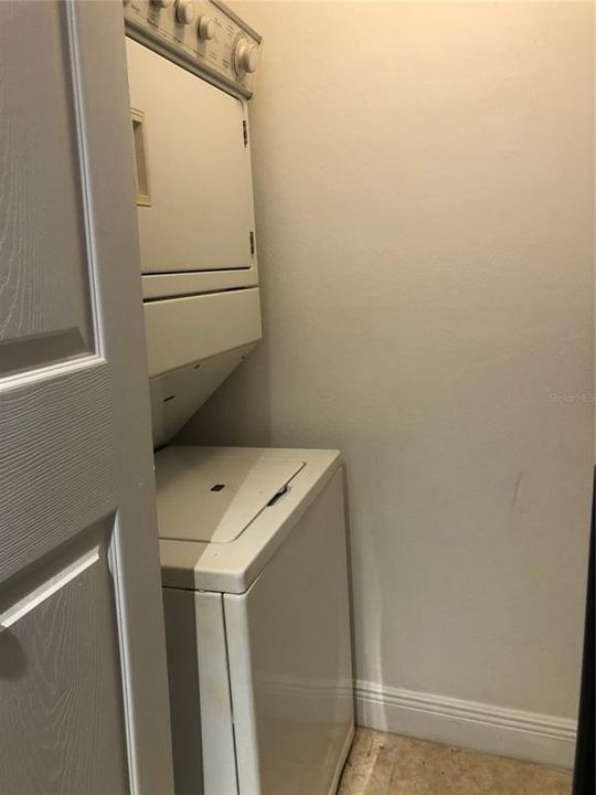 合同活跃: $1,350 (1 贝兹, 1 浴室, 627 平方英尺)