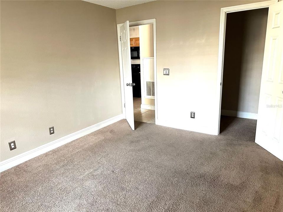 合同活跃: $1,350 (1 贝兹, 1 浴室, 627 平方英尺)