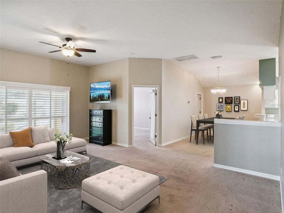 For Sale: $325,000 (2 beds, 2 baths, 1592 Square Feet)