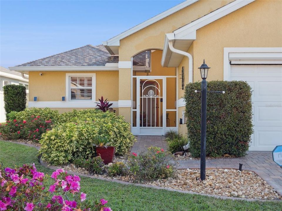 For Sale: $325,000 (2 beds, 2 baths, 1592 Square Feet)