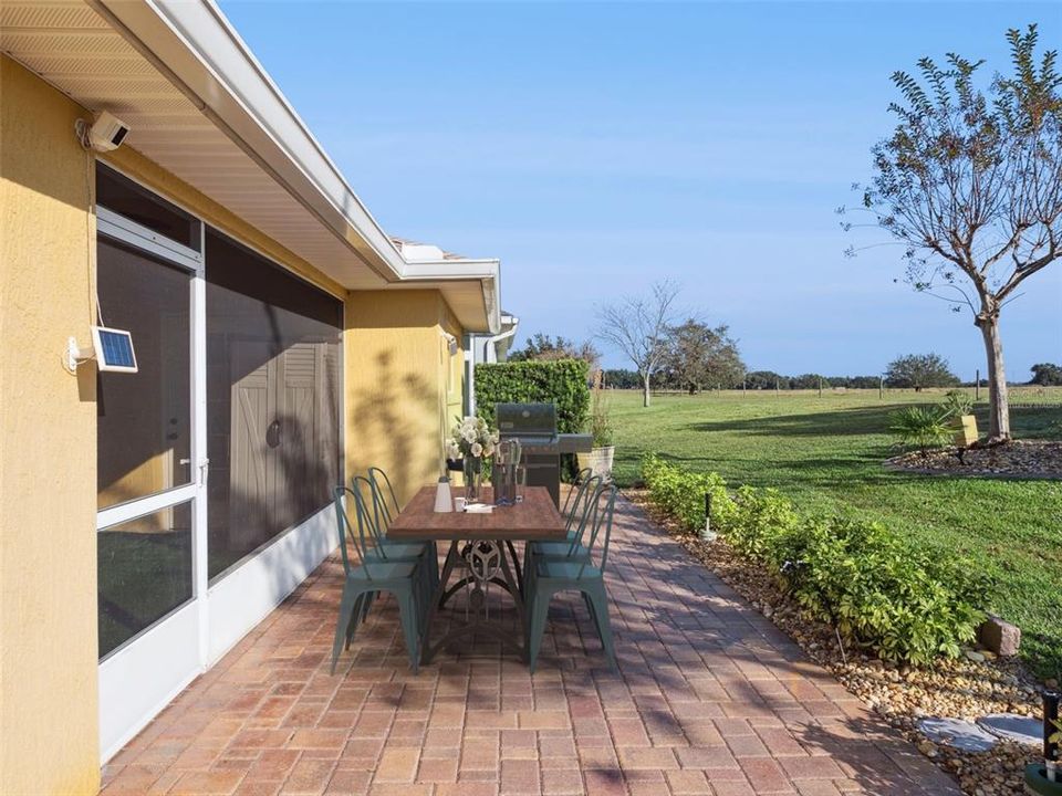 For Sale: $325,000 (2 beds, 2 baths, 1592 Square Feet)