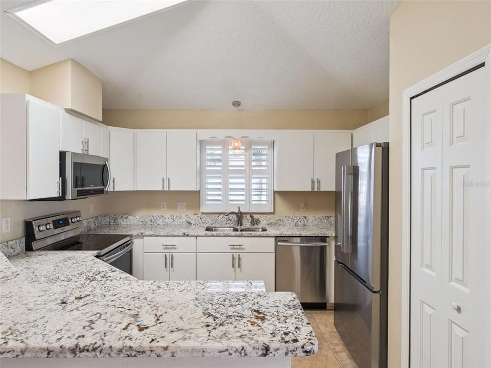 For Sale: $325,000 (2 beds, 2 baths, 1592 Square Feet)