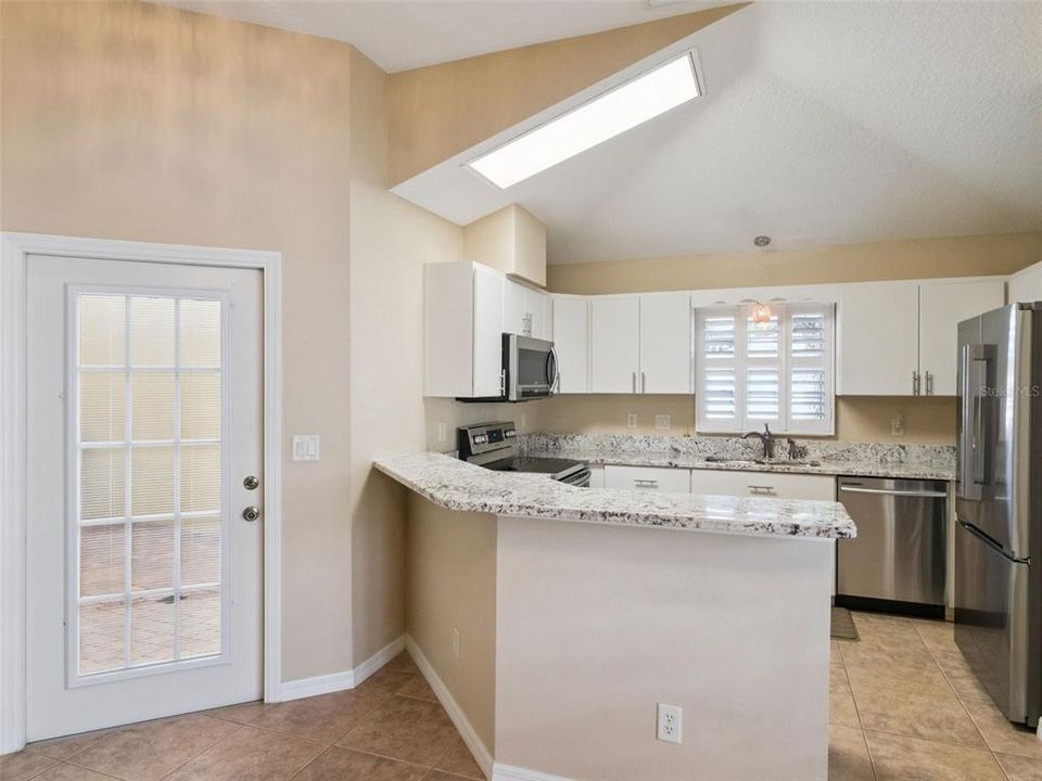 For Sale: $325,000 (2 beds, 2 baths, 1592 Square Feet)