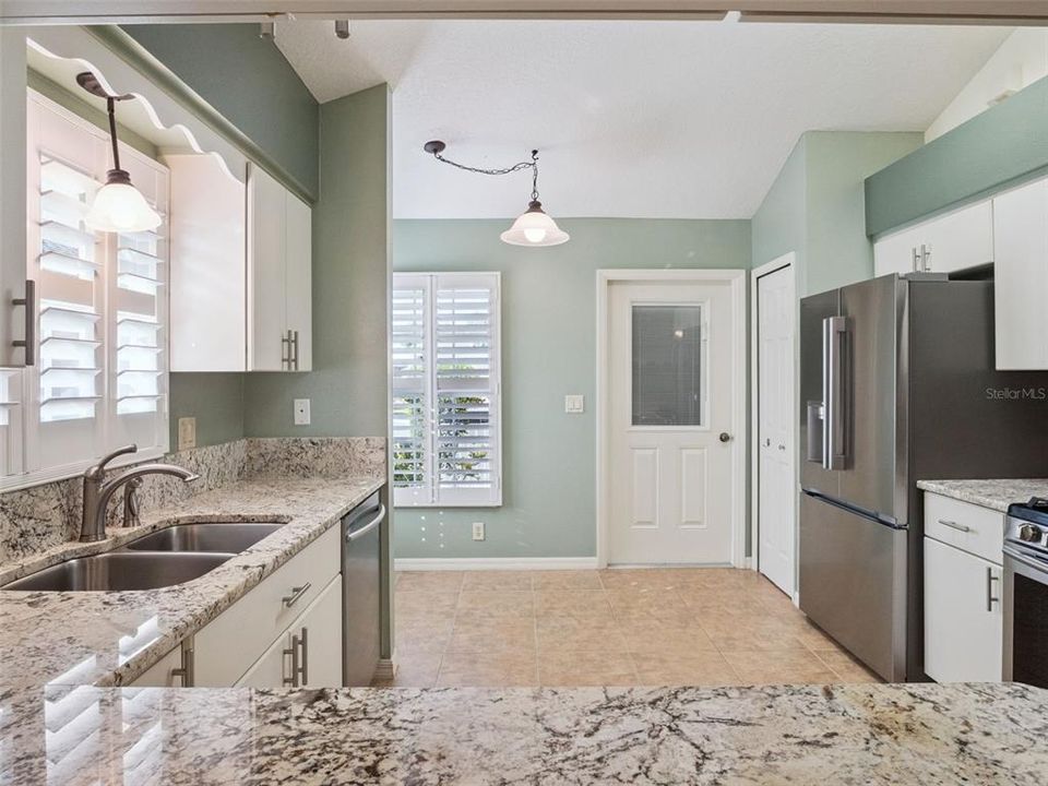 For Sale: $325,000 (2 beds, 2 baths, 1592 Square Feet)