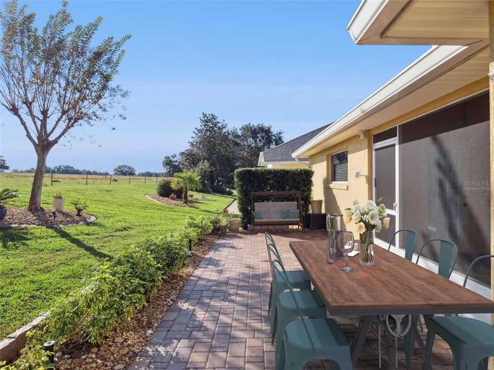 For Sale: $325,000 (2 beds, 2 baths, 1592 Square Feet)