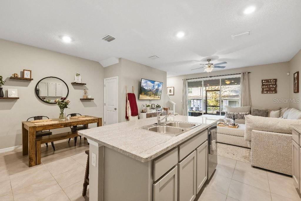 待售: $280,000 (3 贝兹, 2 浴室, 1690 平方英尺)