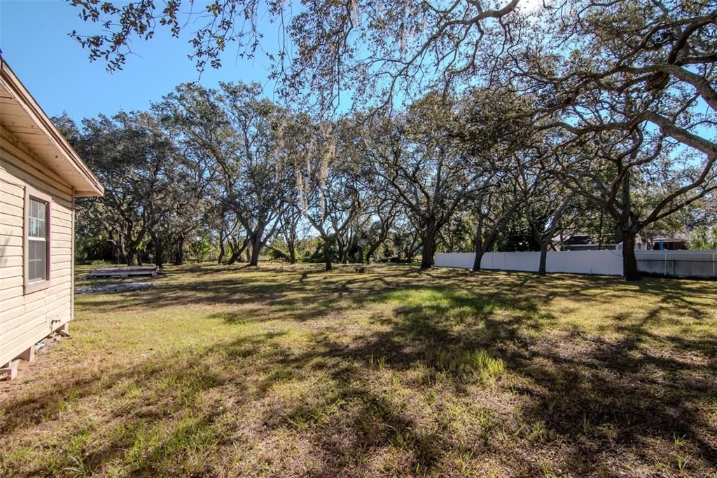 Active With Contract: $329,000 (0.99 acres)