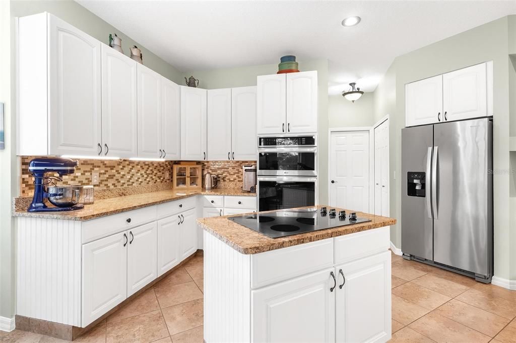 En Venta: $489,000 (3 camas, 2 baños, 2233 Pies cuadrados)