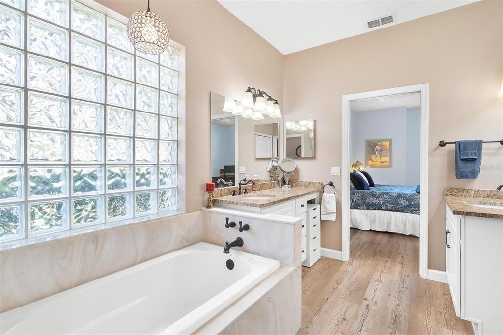 En Venta: $489,000 (3 camas, 2 baños, 2233 Pies cuadrados)