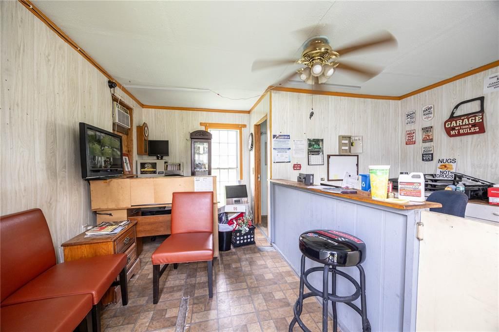 待售: $409,000 (4 贝兹, 2 浴室, 2490 平方英尺)