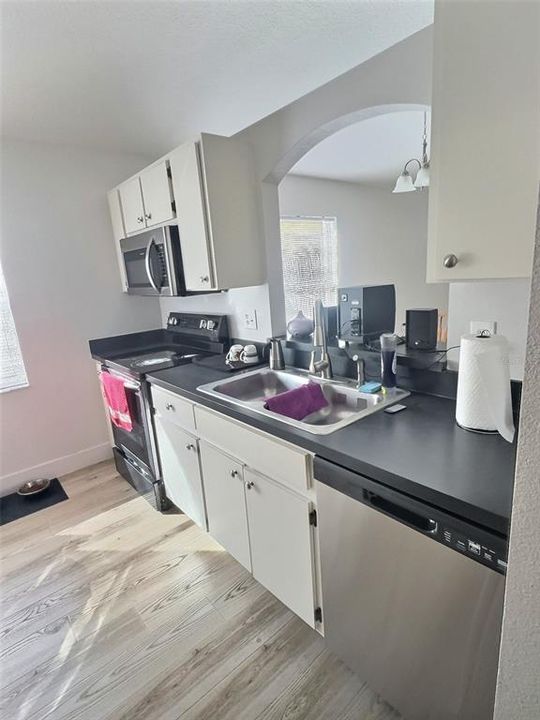 For Rent: $2,600 (3 beds, 2 baths, 1215 Square Feet)