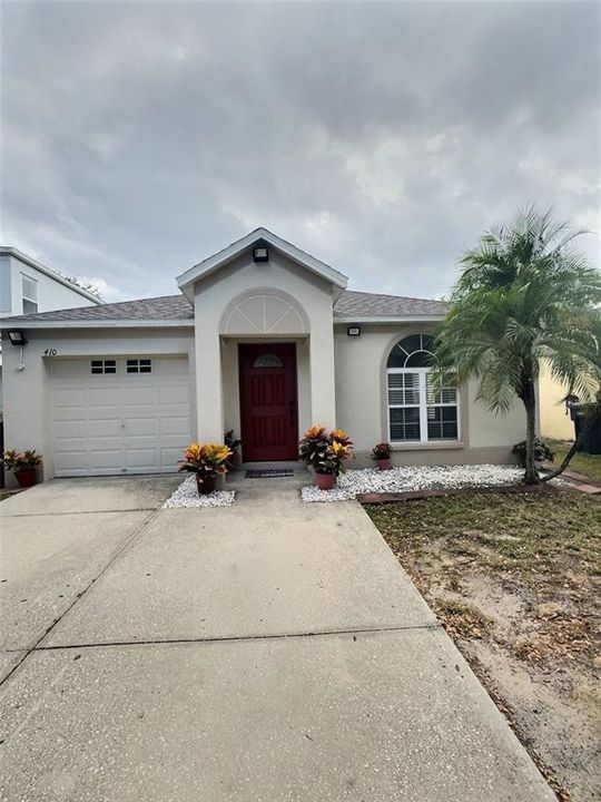 For Rent: $2,600 (3 beds, 2 baths, 1215 Square Feet)