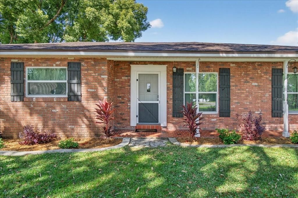 合同活跃: $314,900 (3 贝兹, 2 浴室, 1500 平方英尺)