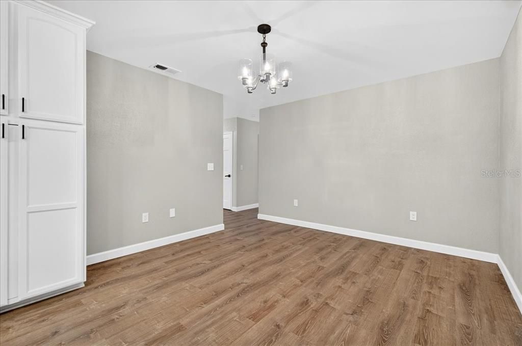 合同活跃: $314,900 (3 贝兹, 2 浴室, 1500 平方英尺)