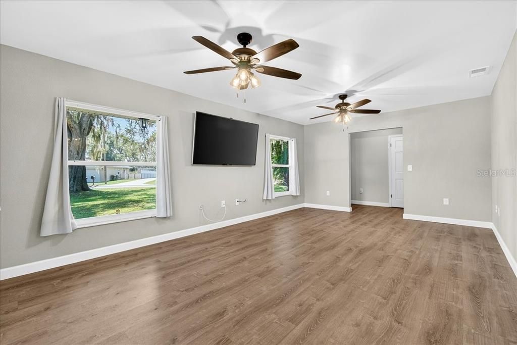 合同活跃: $314,900 (3 贝兹, 2 浴室, 1500 平方英尺)