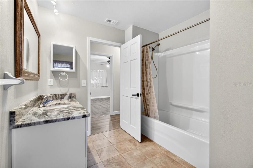 合同活跃: $314,900 (3 贝兹, 2 浴室, 1500 平方英尺)