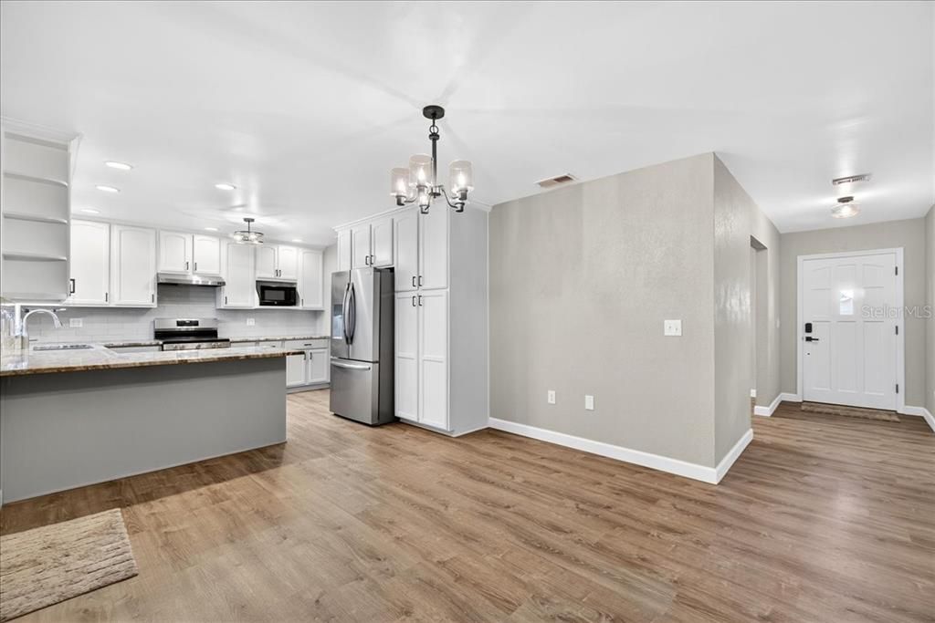 合同活跃: $314,900 (3 贝兹, 2 浴室, 1500 平方英尺)