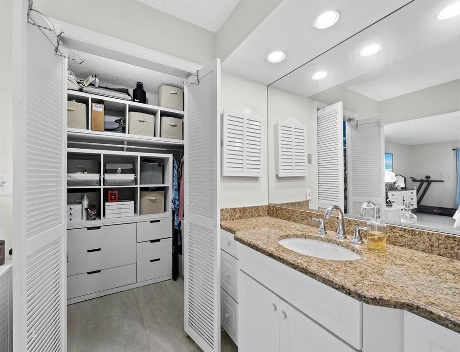 Под контрактом: $629,000 (2 спален, 2 ванн, 1235 Квадратных фут)